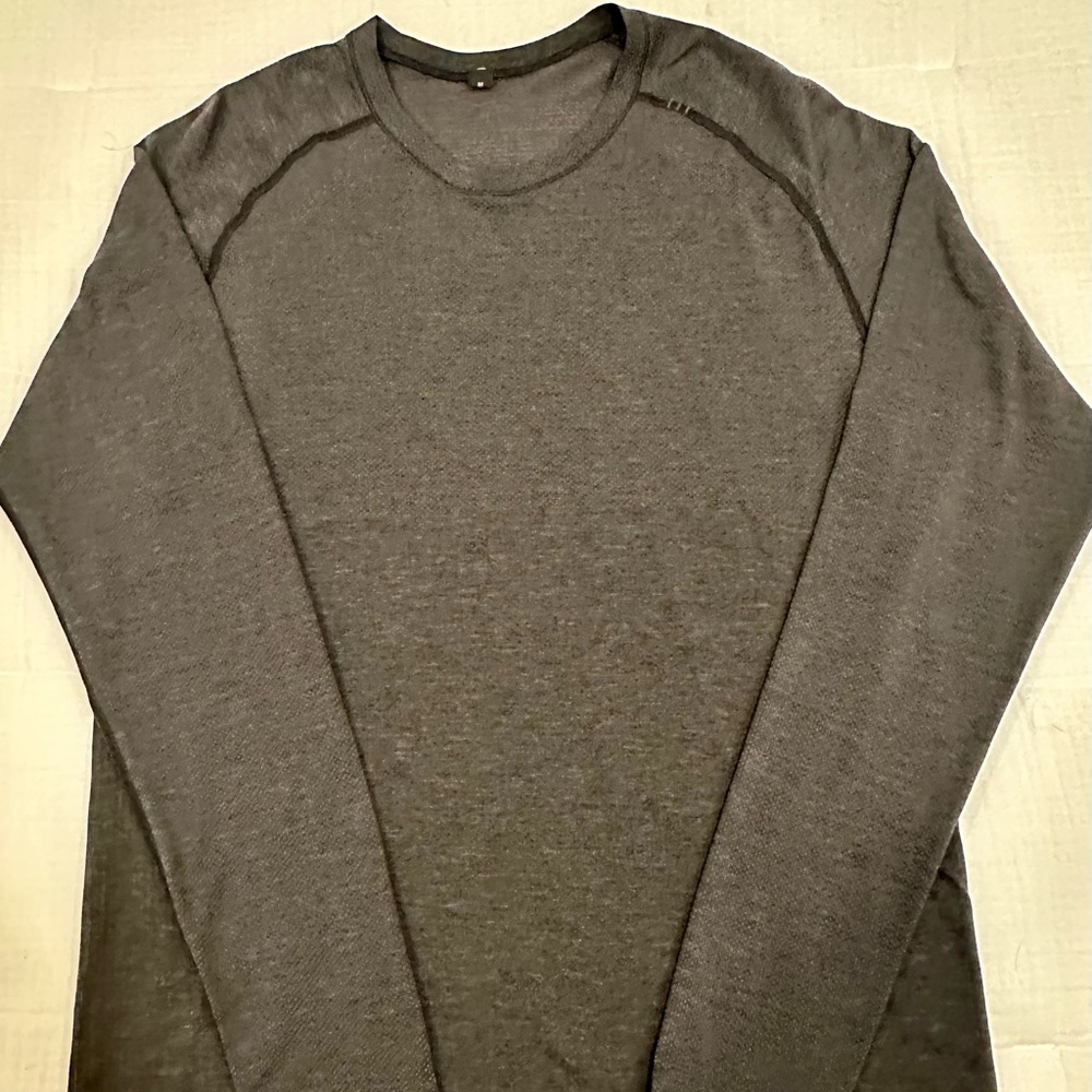 Lululemon Metal Vent Long Sleeve shirt - Charcoal and Black